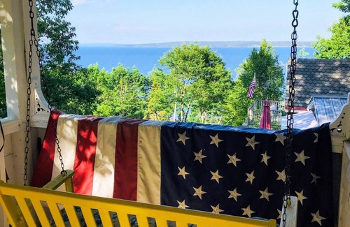 Northport Cottage | Classic cottage overlooking Ocean. 3min walk to beach.