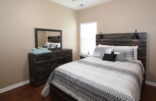 Lexington House | Classic Country Home 3 Bed 2 Bath - Perfect extended stay