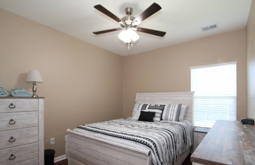 Lexington House | Classic Country Home 3 Bed 2 Bath - Perfect extended stay