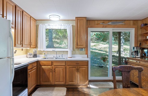 Keuka Park Cottage | Classic Keuka Lake Cottage on the Bluff! Walk-in lake frontage!