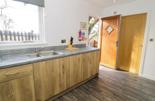 Meliden Cottage | CLASSIC LODGE 26, family friendly, with pool in Dyserth