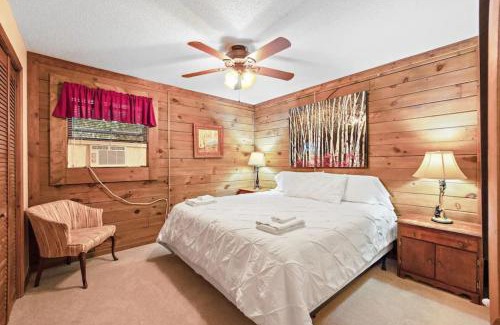 Blowing Rock House | Classic Log Cabin with Fireplace on Quiet River