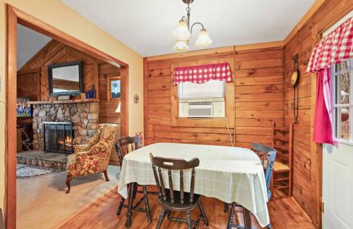 Blowing Rock House | Classic Log Cabin with Fireplace on Quiet River