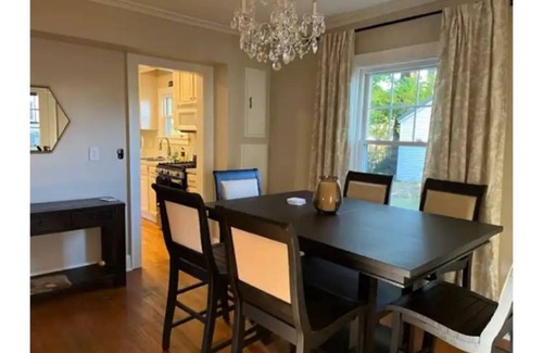 Harters Heights House | Classic Notre Dame House .7 mi walk to Campus via Angela or Eddy St. Sleeps 14.