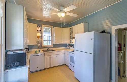 South Nags Head House | Classic oceanfront cottage with incredible crow's nest views!
