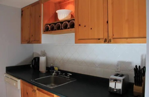 Fairview House | Classic & Quiet 1 Bedroom 1 Bath Across VGH