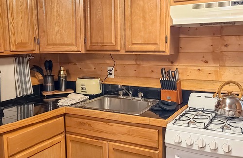 Estes Park Cabin | Classic Riverfront Family Cabin
