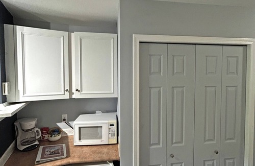 Quail Ridge Apartment | Classic Studio With Kitchenette - 212B