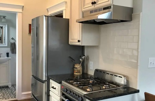 Olde Richmond Apartment | Classic Victorian Architectural Charm ~ Fishtown area of Philly & near downtown