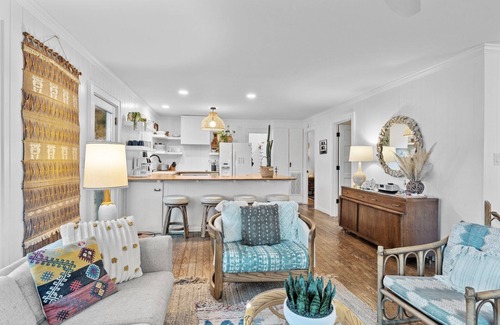 Emerald Isle Cottage | Classic Waterfront Cottage - Close to Beach - Pool