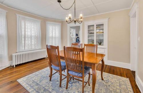 West Hartford Apartment | Classic West Hartford Center Apartment