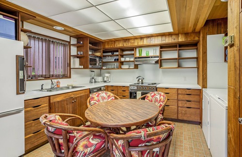 Neahkahnie Beach House | Classic woodland home with gorgeous setting, great deck - 2 dogs OK