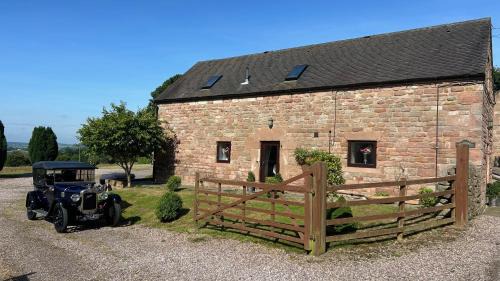 Cauldon Low House | Classy 2 Bed Peak District Cottage Barn - Alton Towers, Christmas Markets, Polar Bears, Chatsworth