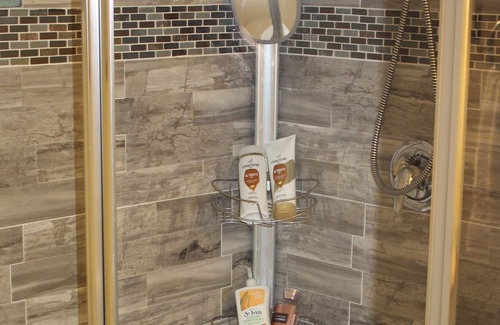 Northeast Edmonton Apartment | Classy & Cozy Studio Flat in Edmonton's NE Corner.