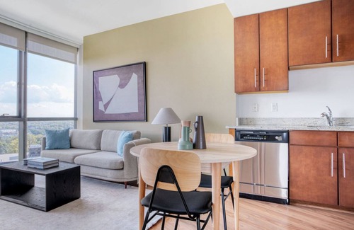 North Bethesda Apartment | Classy North Bethesda 1BR w/Pools, nr Coffee & Groceries, by Blueground