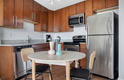 North Bethesda Apartment | Classy North Bethesda 1BR w/Pools, nr Coffee & Groceries, by Blueground