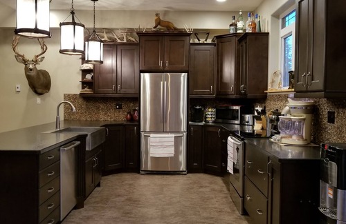 Hinton House | Classy, Rustic & Relaxing