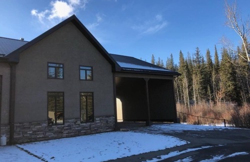 Hinton House | Classy, Rustic & Relaxing