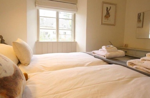 Barnsley Cottage | Claypot Cottage