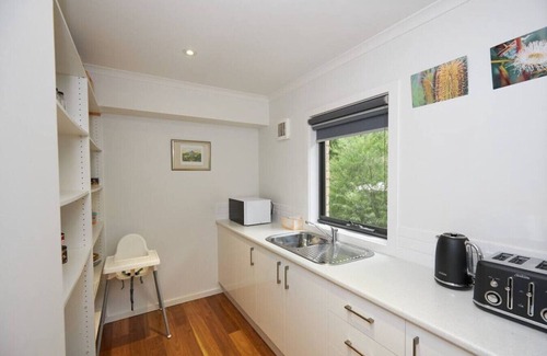 Aireys Inlet House | Claystone - walking distance to the beach!