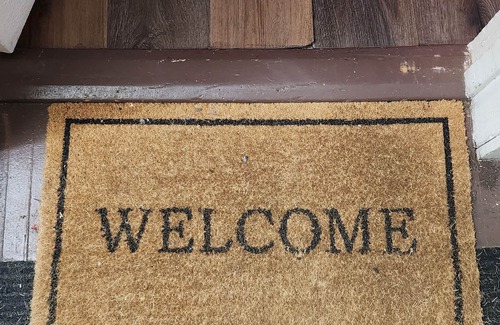 Rockford Apartment | Clean 2-bedroom apartment with WiFi, located on the northwest side of Rockford.