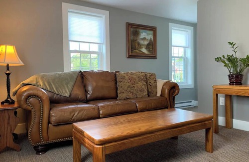 Alexandria Apartment | Clean and Cozy 1 bedroom Apartment