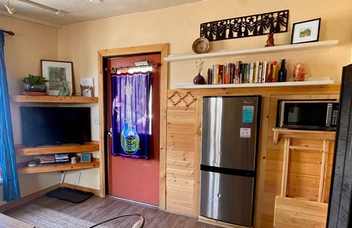 Lava Hot Springs Cabin | Clean and Cozy Cabin on Main Street - Walk to the river and hot pools!