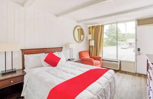 Kernersville Hotel | Clean and Practical Room Near Kernersville Lake Park – 4 Miles