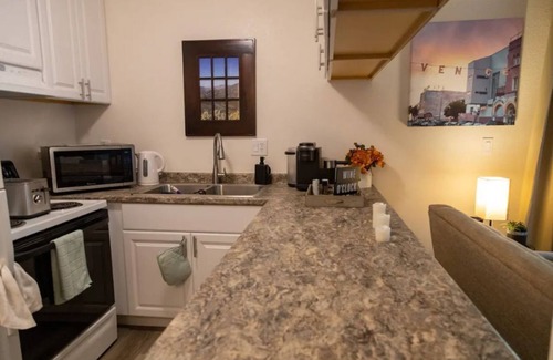 Cascade House | Clean and quiet 2/1.5 townhouse 4 miles from airport