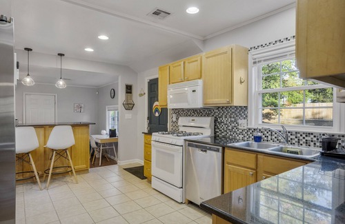 Tulsa House | Clean and Stylish Home- walking distance to Tulsa Expo and Route 66.