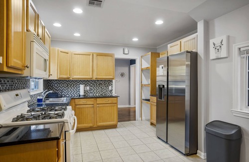 Tulsa House | Clean and Stylish Home- walking distance to Tulsa Expo and Route 66.