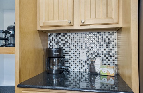 Tulsa House | Clean and Stylish Home- walking distance to Tulsa Expo and Route 66.