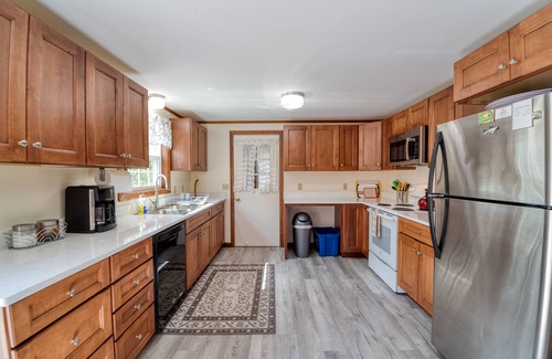 East Harwich House | Clean, Bright, and Spacious; Family Friendly!