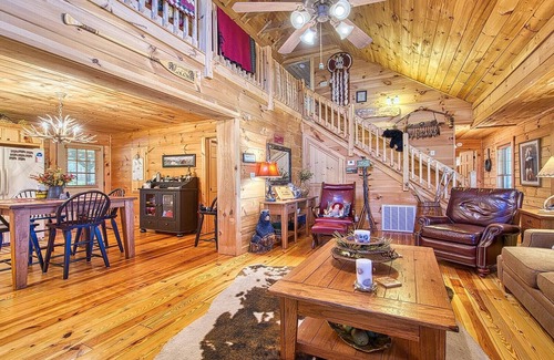 Maggie Valley Cabin | Clean, comfortable, and close to everything! Don't miss this popular cabin!