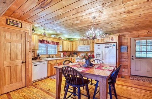 Maggie Valley Cabin | Clean, comfortable, and close to everything! Don't miss this popular cabin!