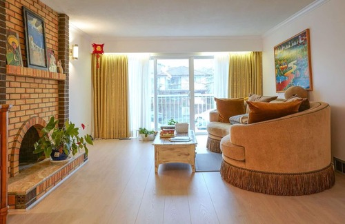 East Side House | Clean, Convenient, Airy Home. 30min transit/15min drive to YVR, Downtown, UBC.