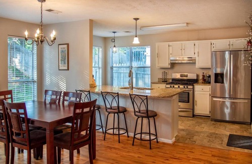 Lawrenceville House | Clean + Cozy + Close to 85 & 316 | Pets