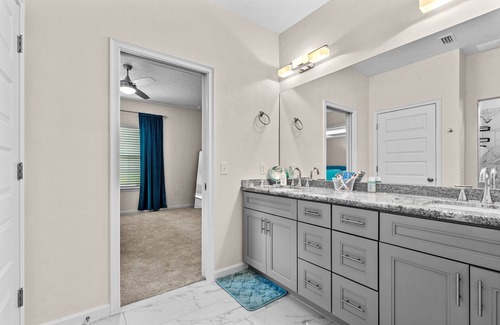 Gainesville House | Clean, cozy, safe, & serene 3BR/2.5BA ~~ NW GNV Near Tioga & HCA Florida North