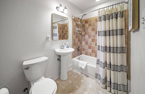 Pineville Apartment | Clean, Exceptional, Comfortable, and Peaceful 1 bedroom apt Entire Unit 107