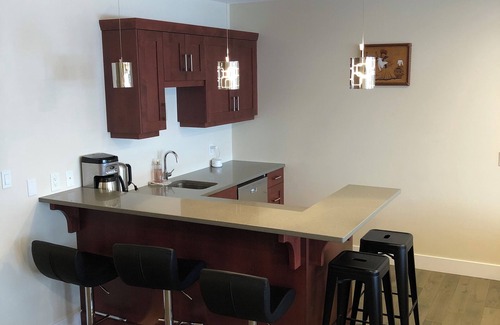 Southwest Mission House | Clean Home with Breathtaking Lakeview in Kelowna