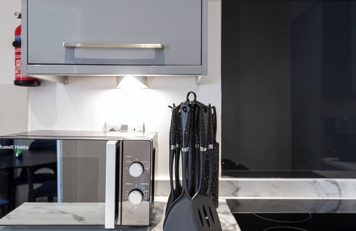 Bury Apartment | Clean Lines & Cozy Vibes: Refined 2BR Flat in Bury