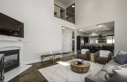 Cedar Hills House | Clean, modern, golf course home w/incredible mtn views, close to hike/golf/ski.