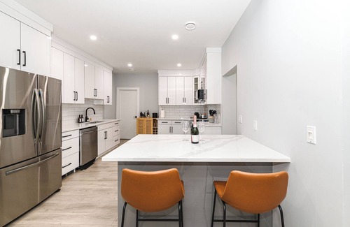 Fairfield House | Clean, Modern Home in the Heart of Cook Street Village - 5 minutes from downtown