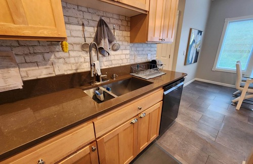 Bull Mountain House | Clean, open, bright and comfy house, in ideal setting with EV Charging on site