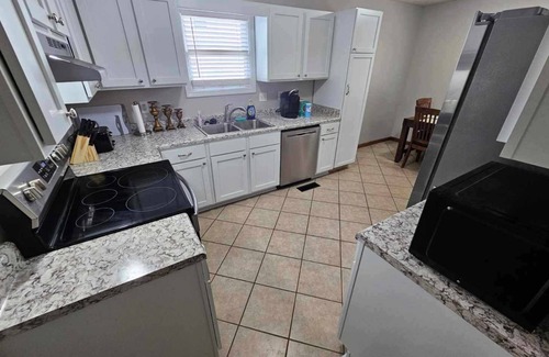 Paducah House | Clean, quiet & comfortable, 3 bed 2 bath pet friendly Paducah home near winery.