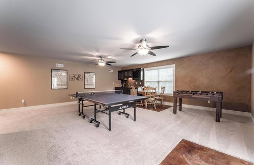 Bella Vista House | CLEAN, Scenic, Amazing deck, 3Kings, GameRm; EZ bike to Back40 & Bentonville