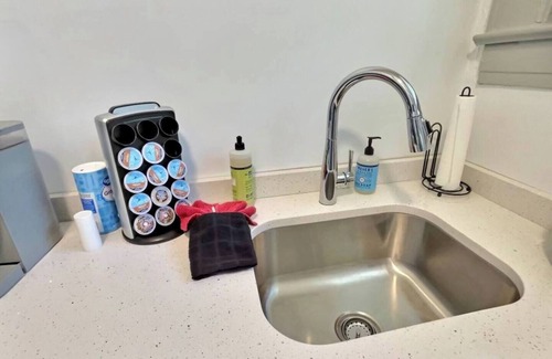 Montgomery Apartment | Clean Space; The Camelia of Old Cloverdale