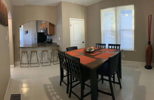 Hamilton House | Clean & Spacious 4 bedroom house in Hamilton, sleeps 7 up and can sleep 2-4 down
