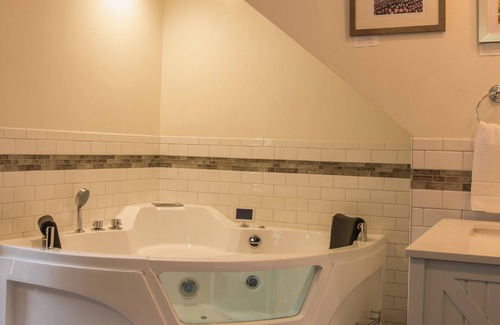 Historic District Hotel | Clear Creek Inn