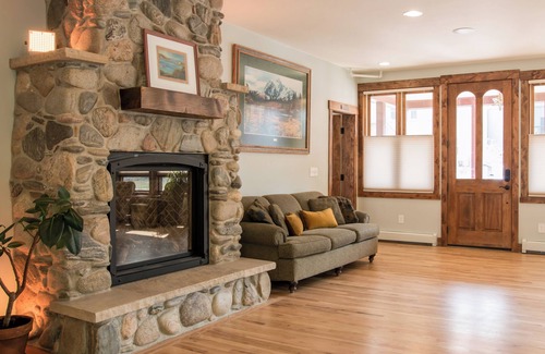 Historic District Hotel | Clear Creek Inn